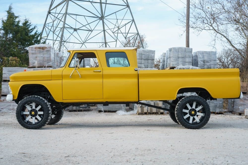 
								1963 GMC K2500 Super Extended Cab full									