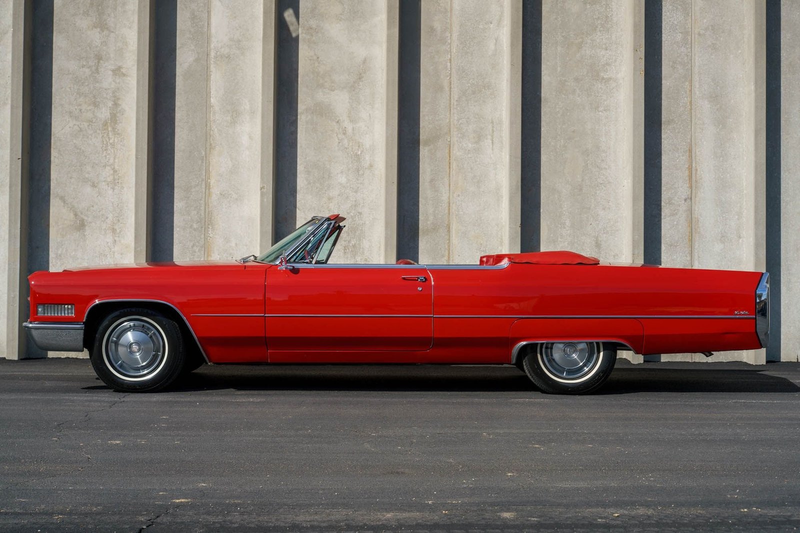 
								1966 Cadillac DeVille full									