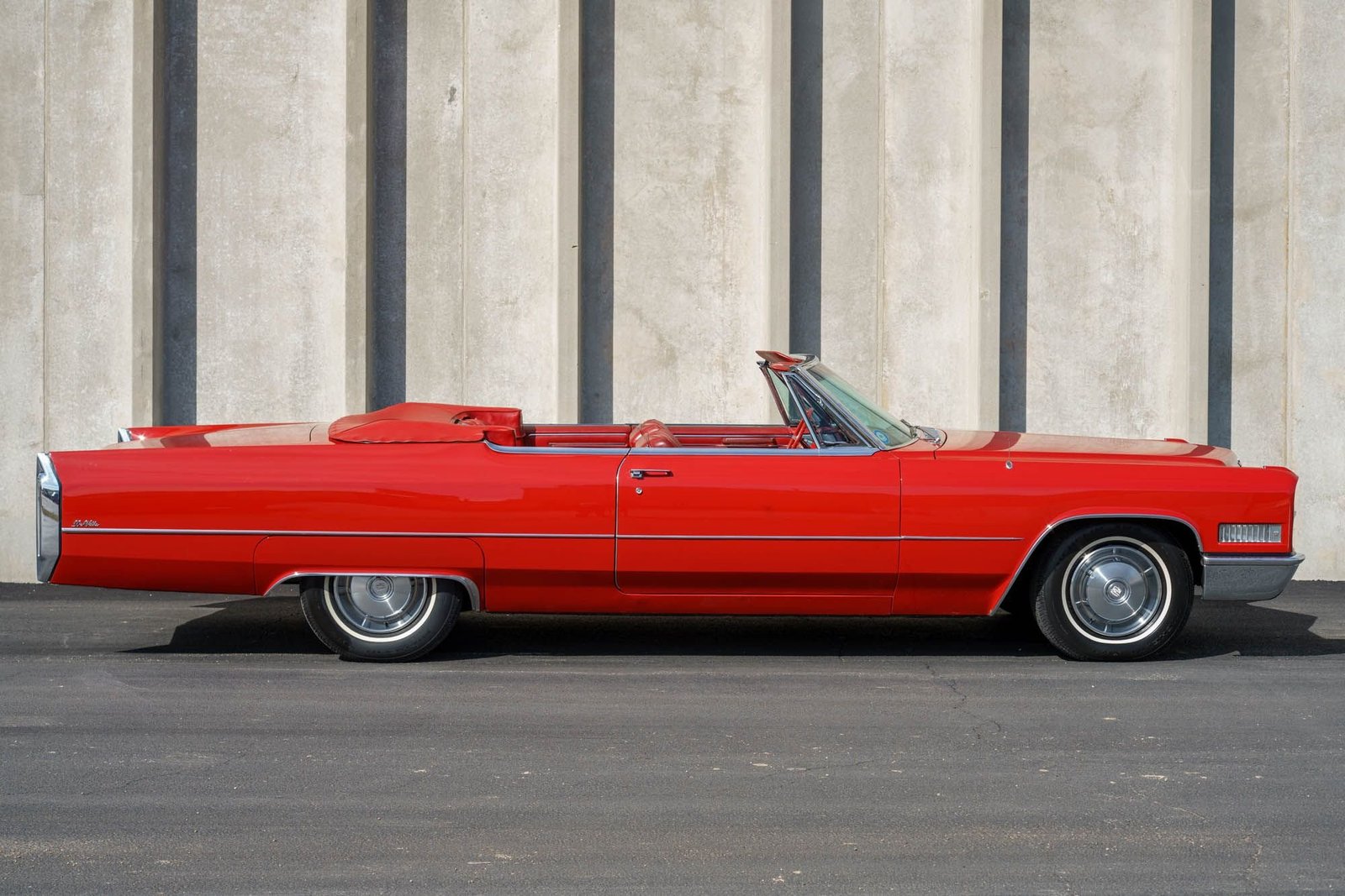
								1966 Cadillac DeVille full									
