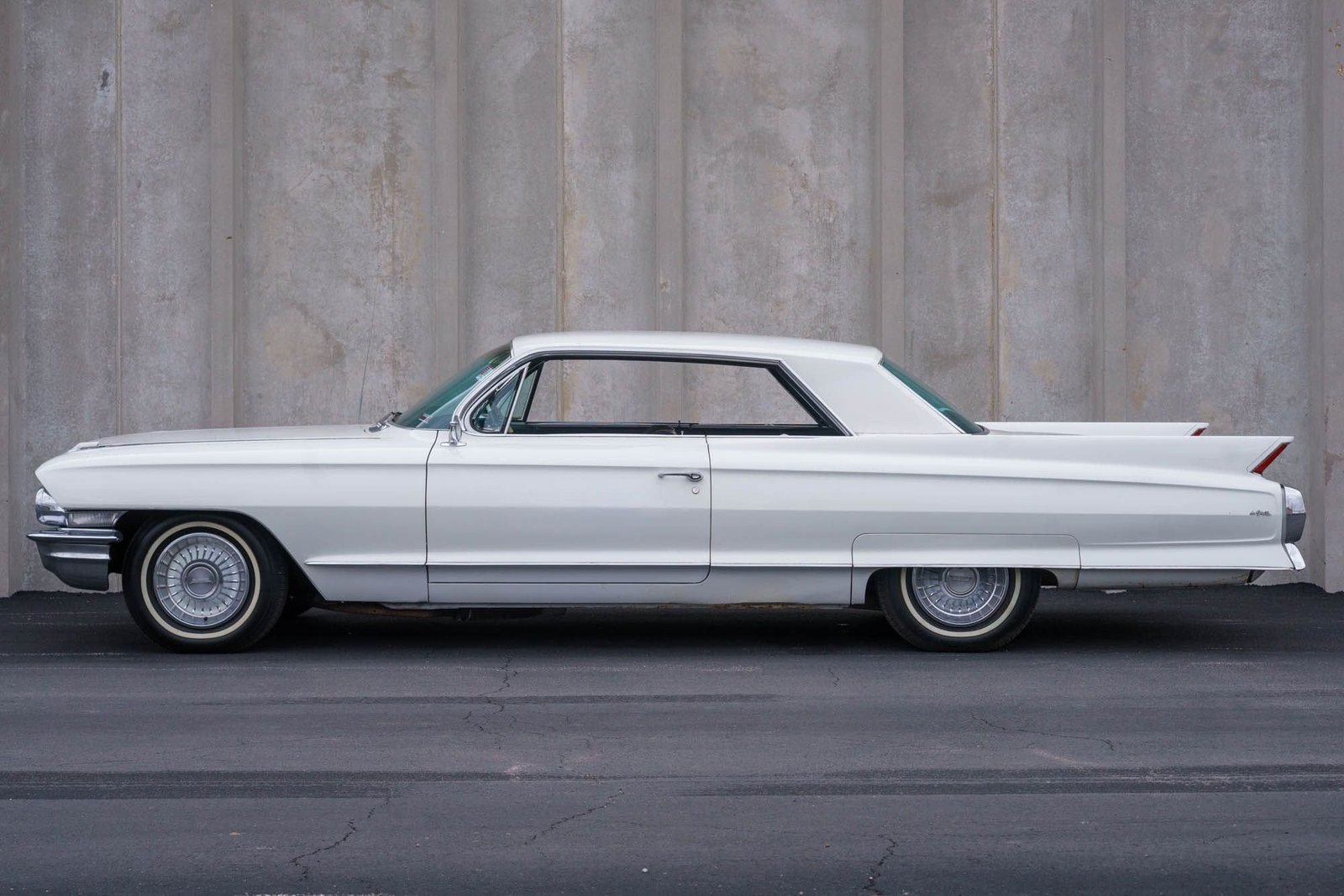 
								1962 Cadillac DeVille full									