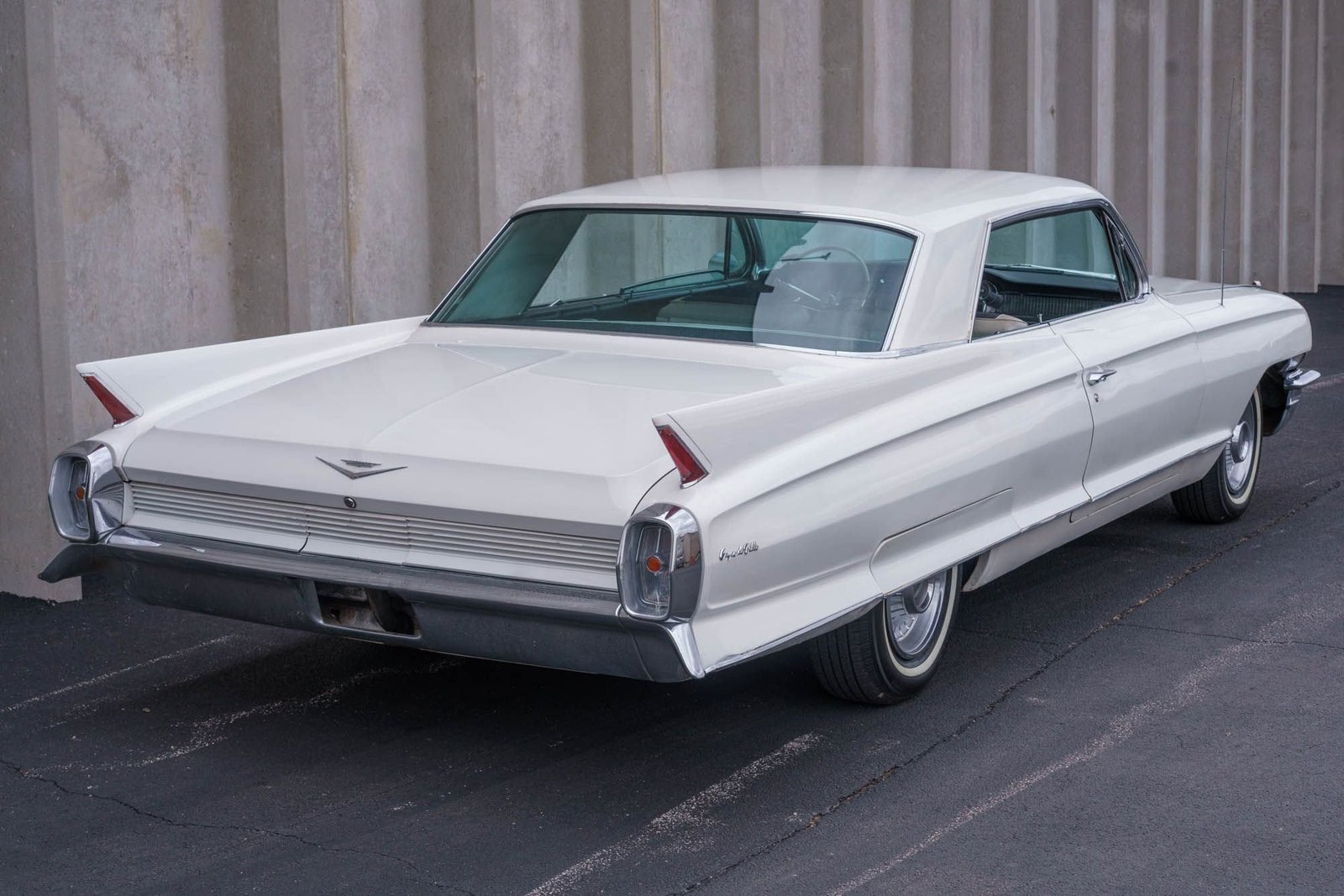 
								1962 Cadillac DeVille full									