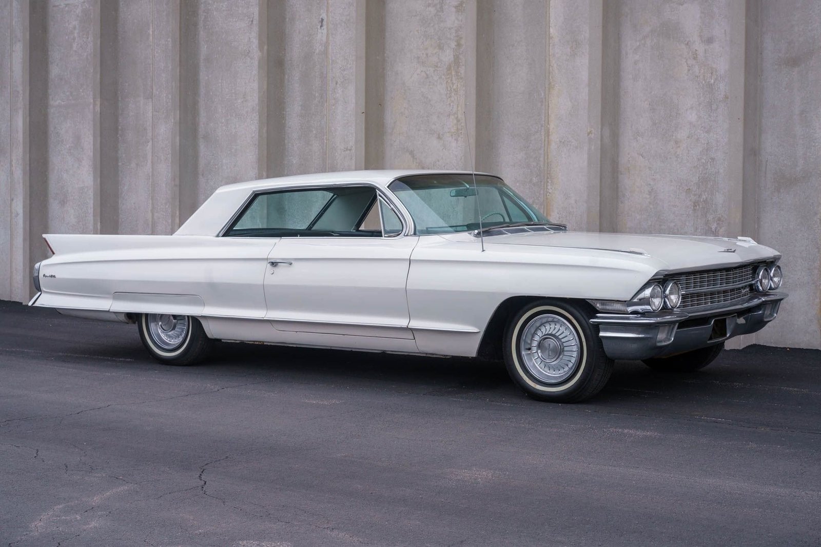
								1962 Cadillac DeVille full									